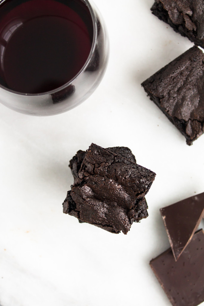 Fudgy Red Wine Brownies | Pass the Cookies | www.passthecookies.com