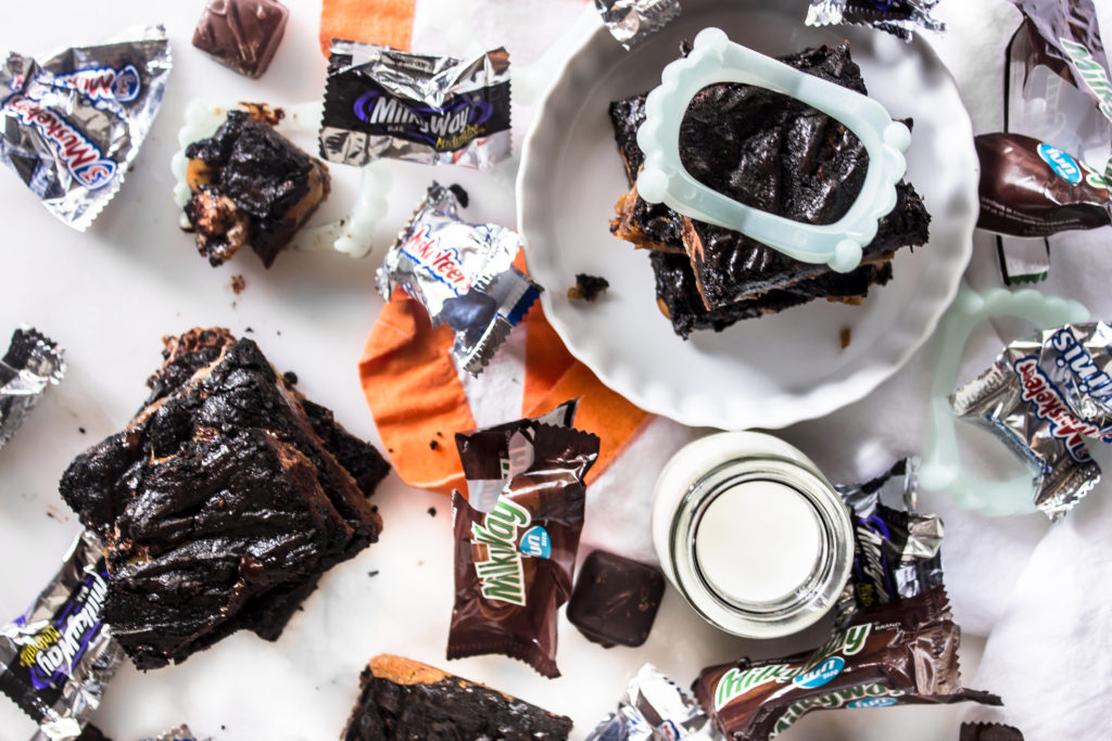 These brown butter blondie dark chocolate brownie candy swirled bars are rich, delicious and melty.  They are the perfect way to use up your leftover Halloween candy and welcome November!
