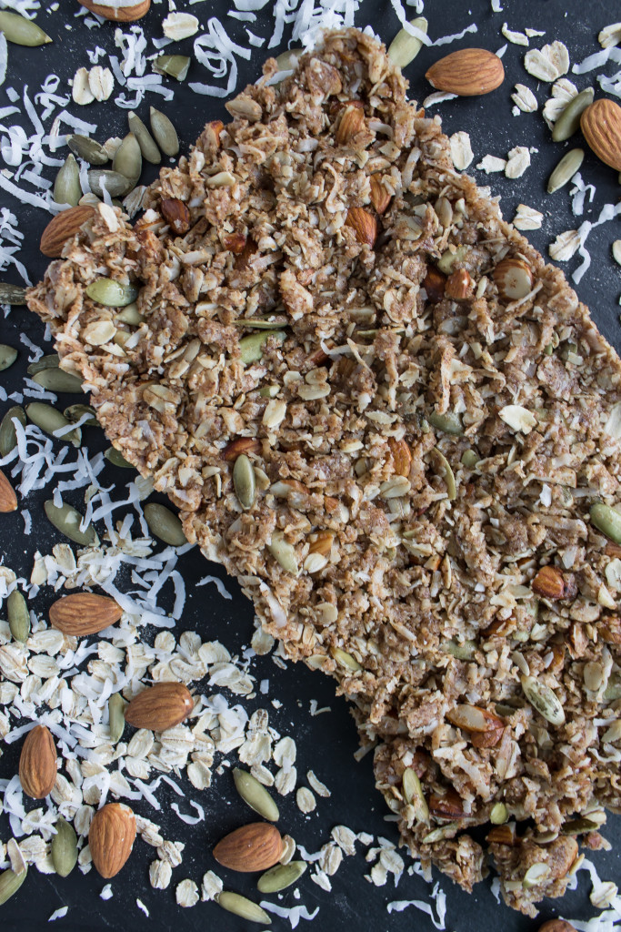 Almond oatmeal granola bars are perfect for the busy back-to-school season. | Pass the Cookies
