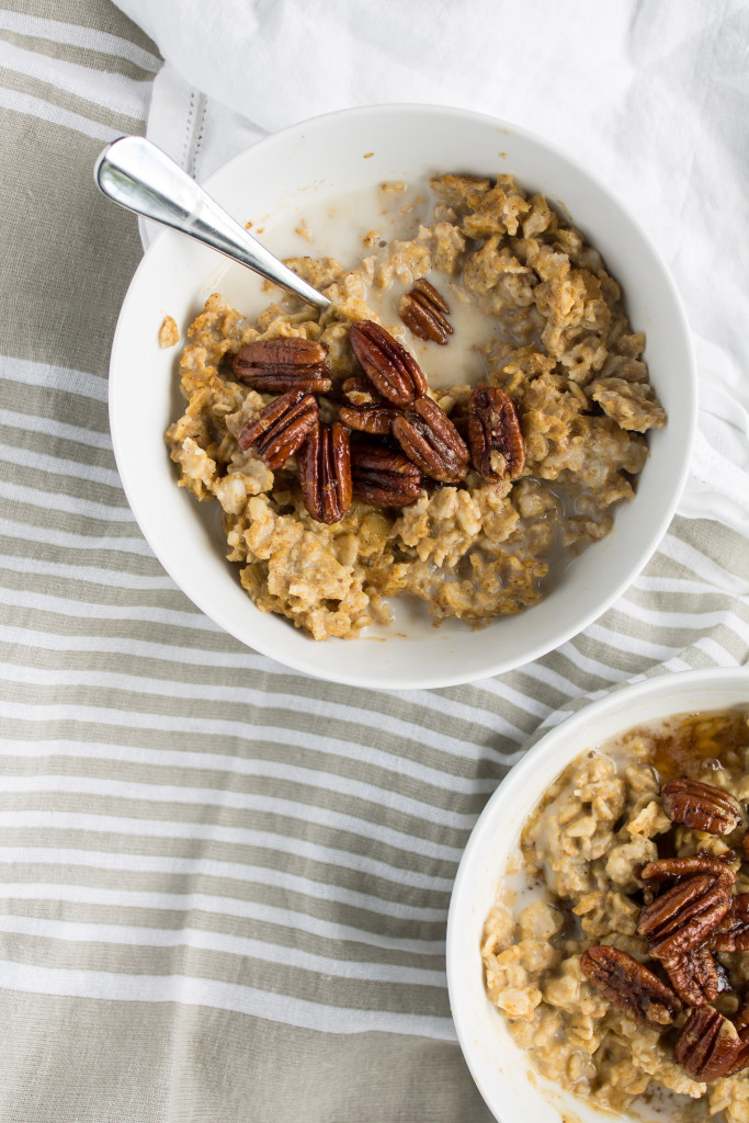Pumpkin Pie Oatmeal with Maple Roasted Pecans | passthecookies.com