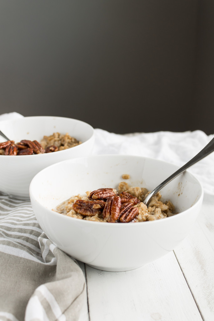 Pumpkin Pie Oatmeal with Maple Roasted Pecans | passthecookies.com