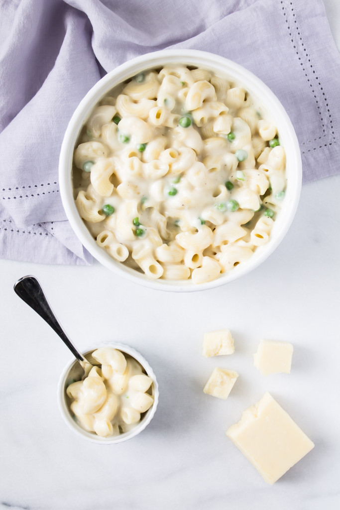 Goat Cheese Mac and Cheese with Spring Peas | www.passthecookies.com