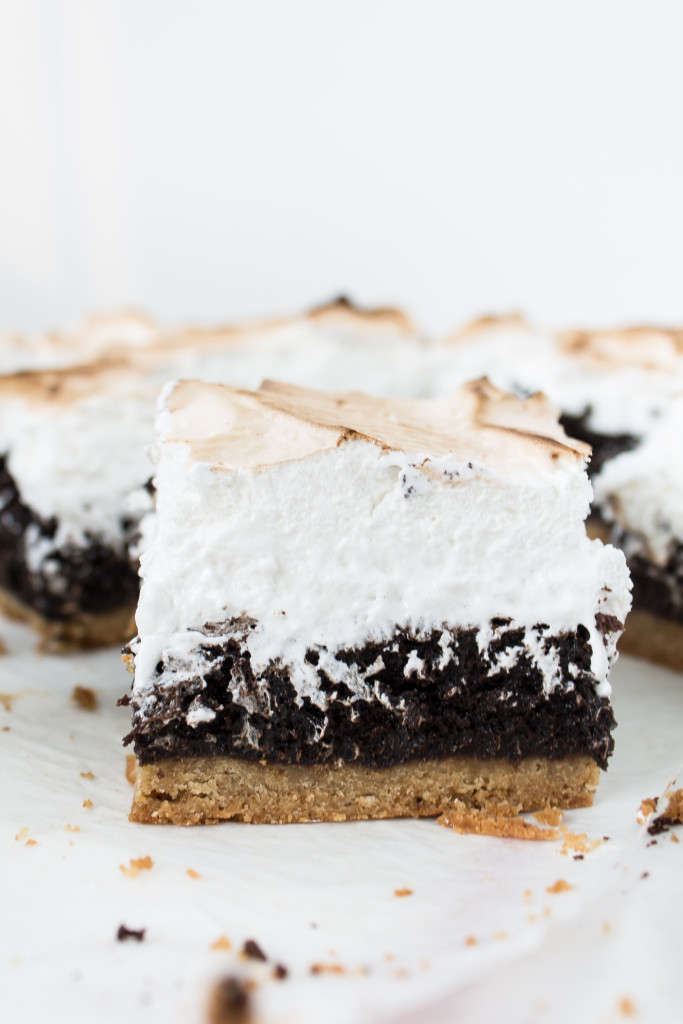 S'mores Bars | www.passthecookies.com