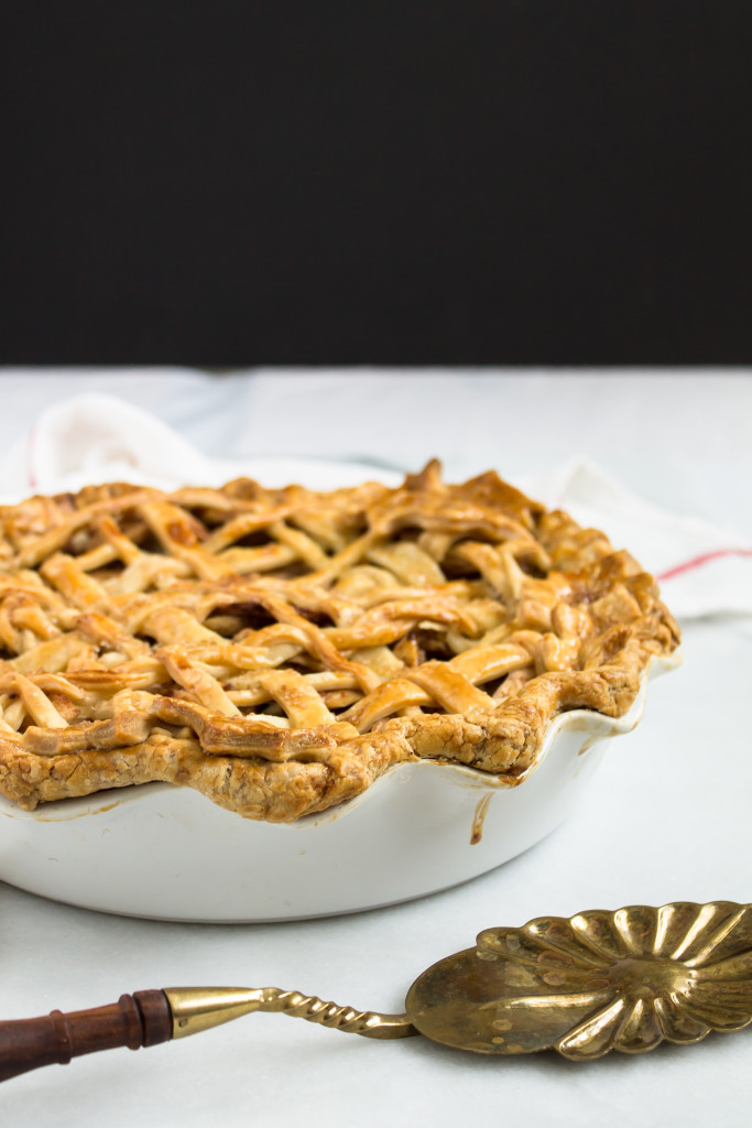 Salted Maple Caramel Apple Pie | www.passthecookies.com