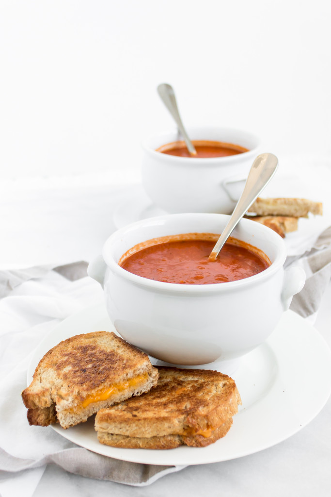 Healthy Tomato Soup | Pass the Cookies | www.passthecookies.com