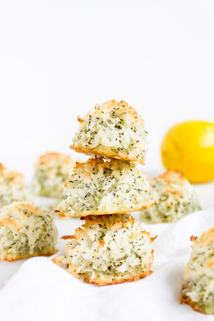 Lemon poppy seed coconut macaroons are crisp on the outside, chewy on the inside, and surprisingly simple to make!| Pass the Cookies | www.passthecookies.com