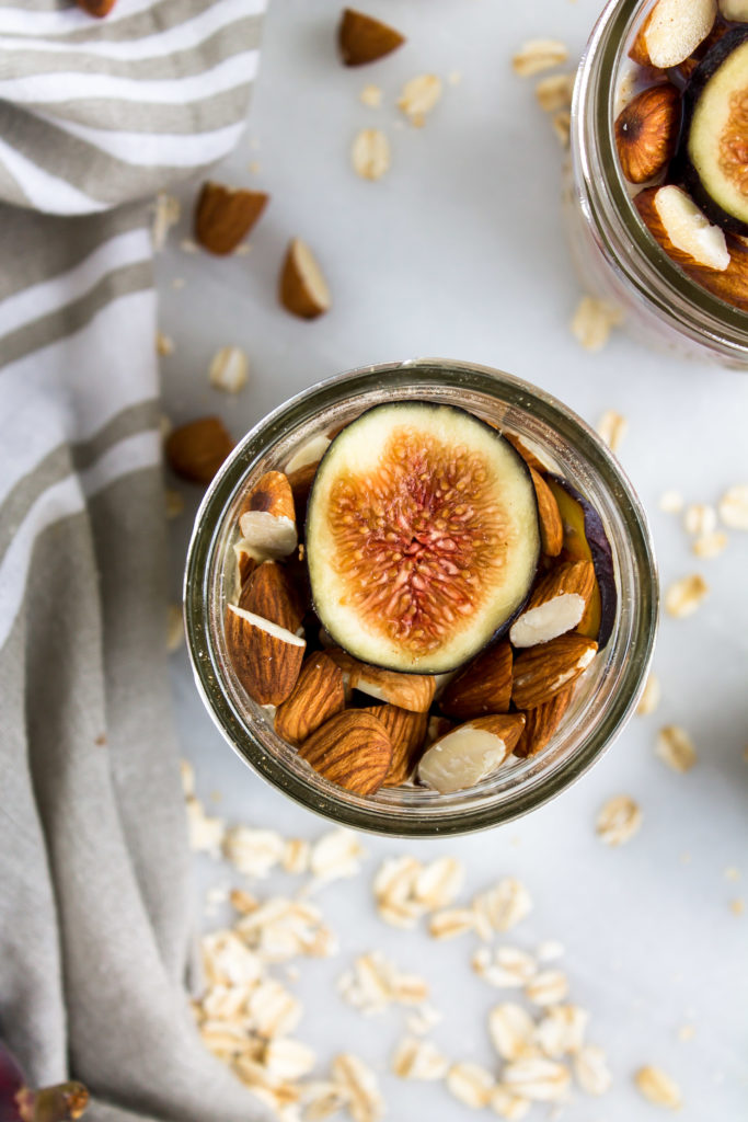 Fig and Almond Overnight Oats | Pass the Cookies | www.passthecookies.com