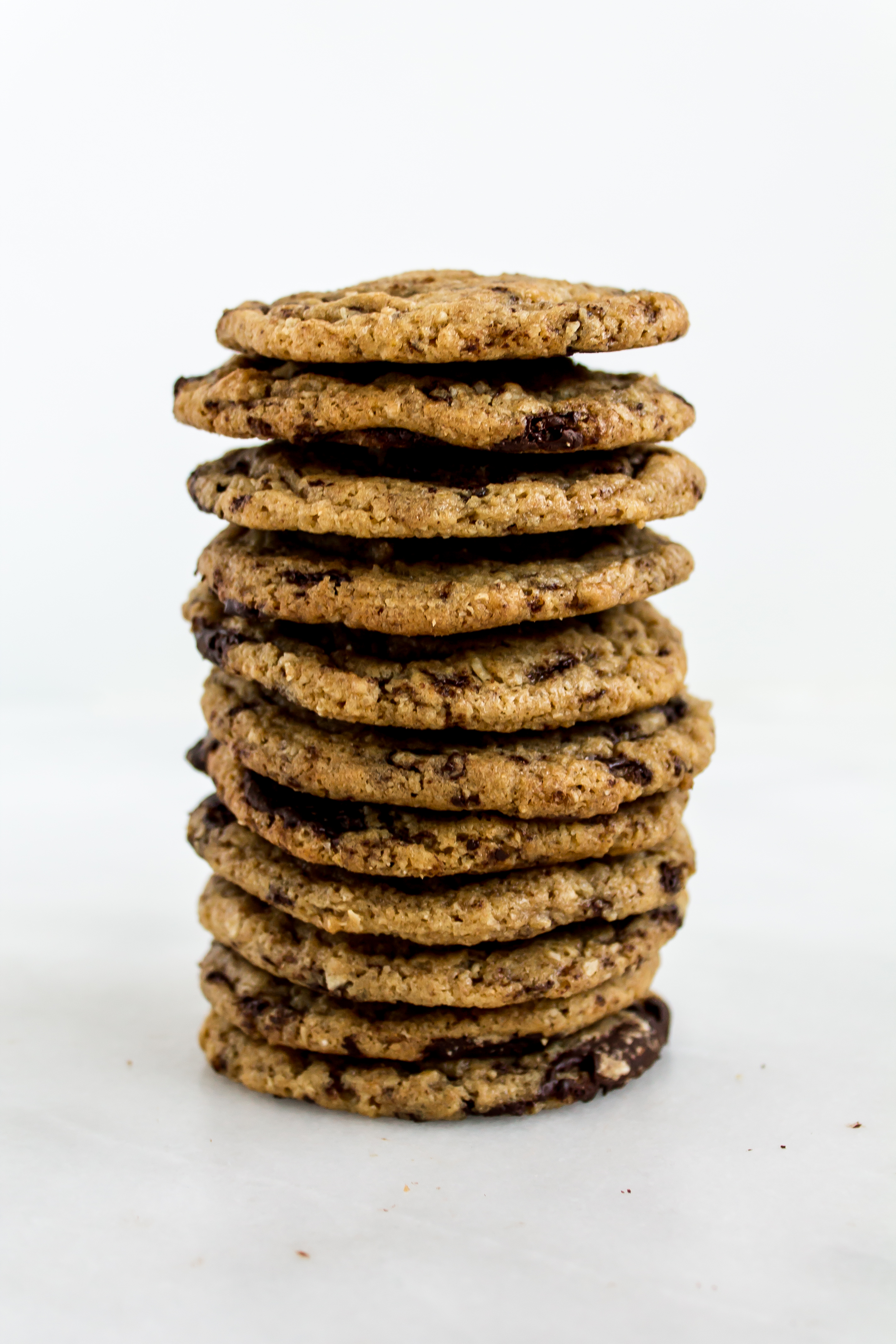 Spelt chocolate chip cookies are a unique twist on the classic chocolate chip cookie. With a nutty flavor, dark chocolate chunks, and that sweet and salty combination, they are a delicious treat. | www.passthecookies.com