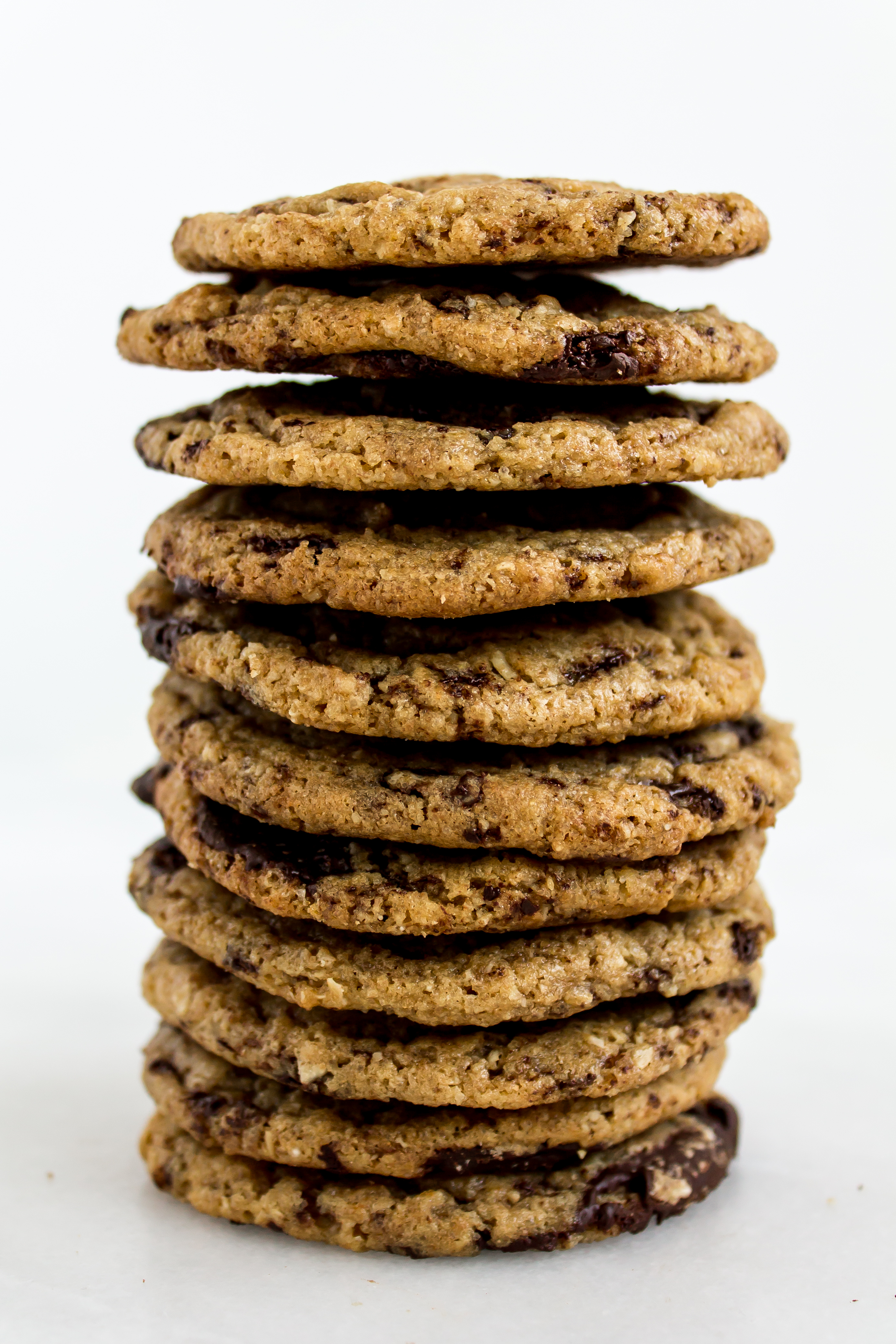Spelt chocolate chip cookies are a unique twist on the classic chocolate chip cookie. With a nutty flavor, dark chocolate chunks, and that sweet and salty combination, they are a delicious treat. | www.passthecookies.com