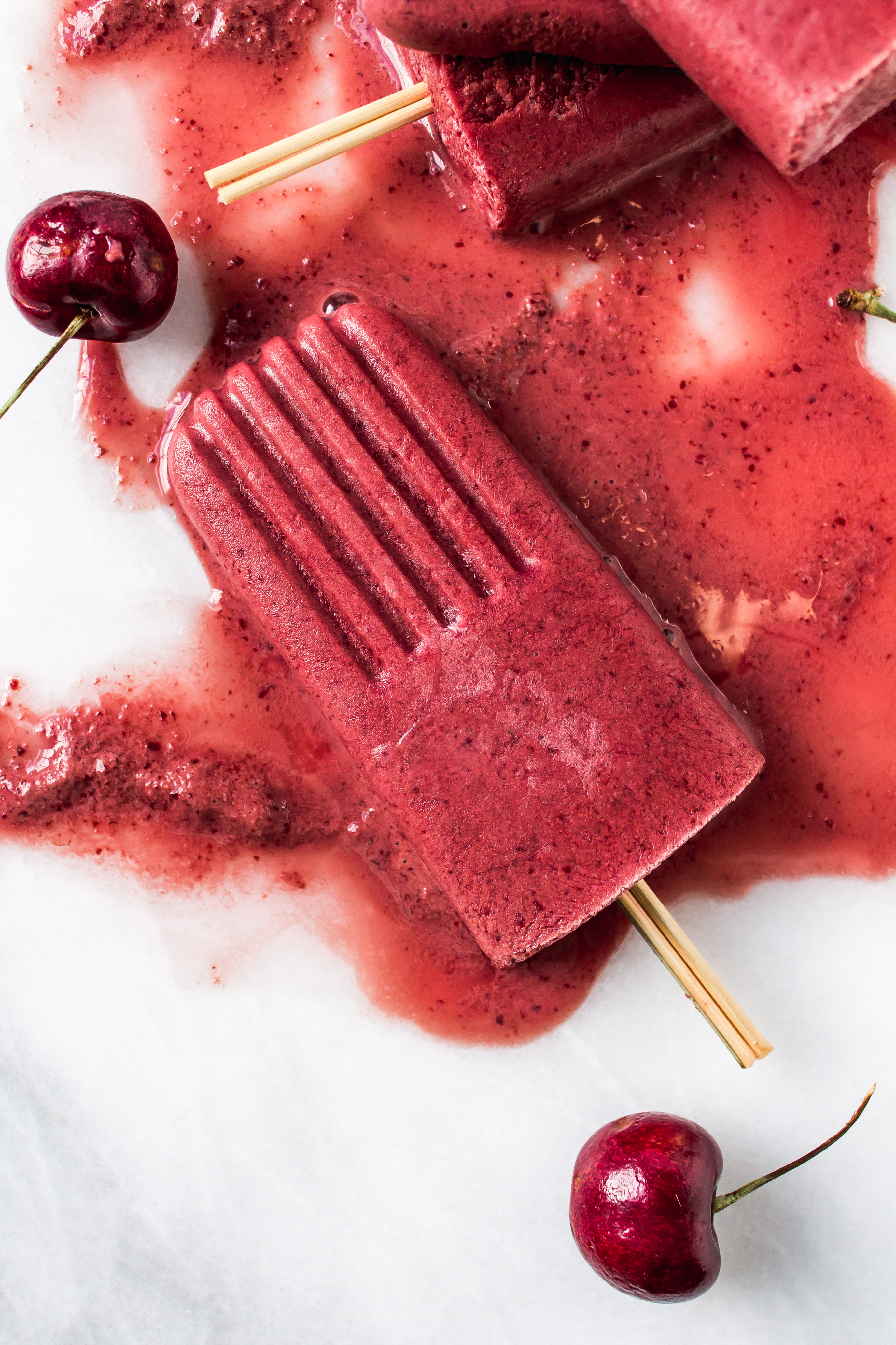 Easy, healthy, and so satisfying, cherry frozen yogurt popsicles make a great frozen summer treat. They are like a smoothie in popsicle form! | Pass the Cookies | www.passthecookies.com