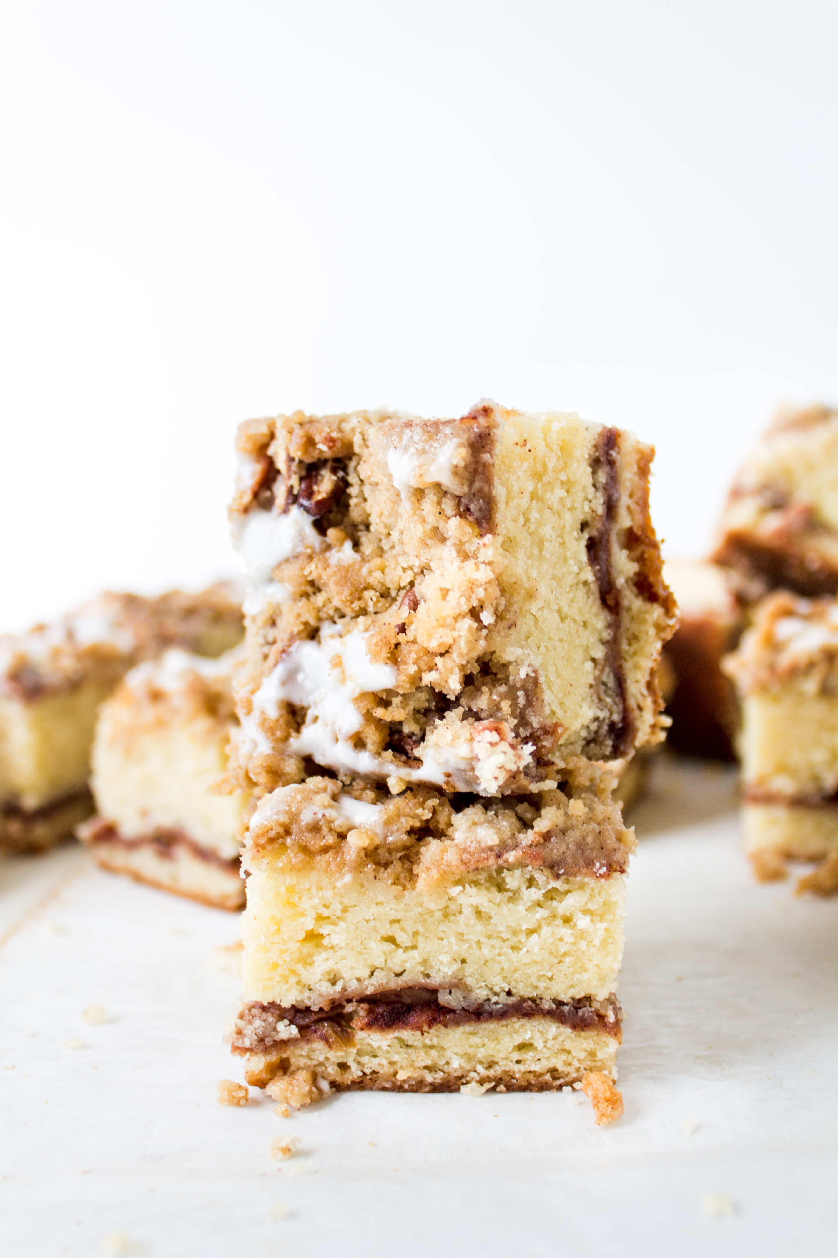 Apple crumb cake is moist and filled with flavor. It is delicious and perfect for a crowd! | Pass the Cookies | www.passthecookies.com